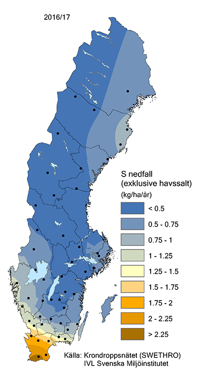 Karta med gradient för svavelnedfall i Sverige 2016/2017